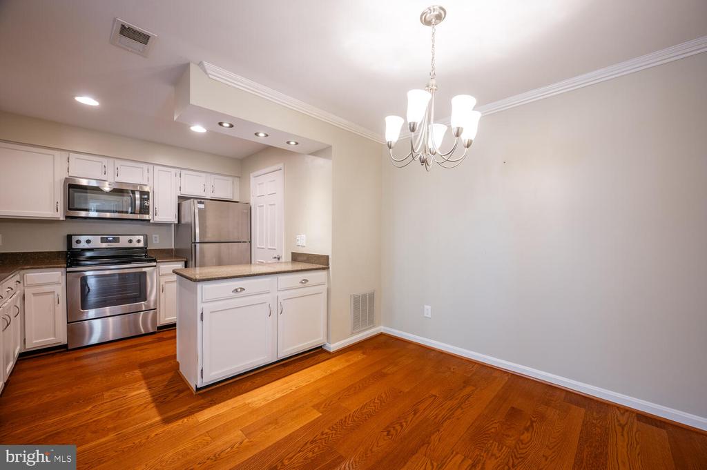 6052 ESSEX HOUSE SQUARE A 6052A