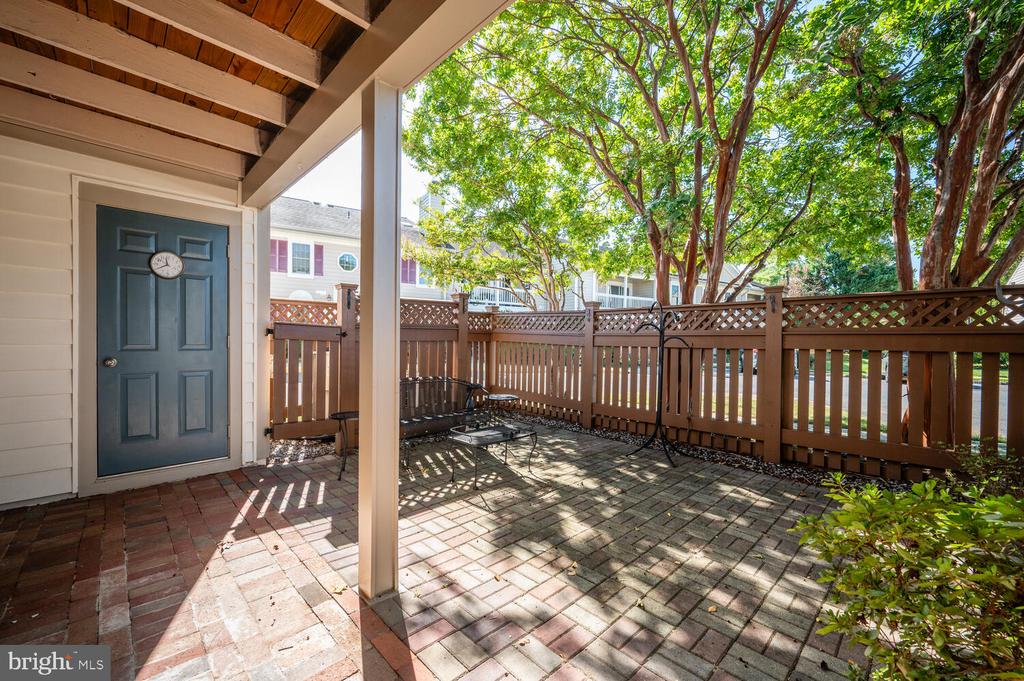 6052 ESSEX HOUSE SQUARE A 6052A