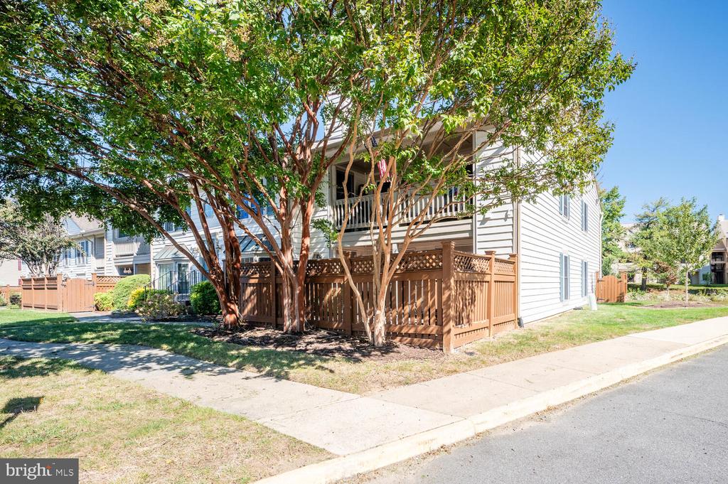6052 ESSEX HOUSE SQUARE A 6052A