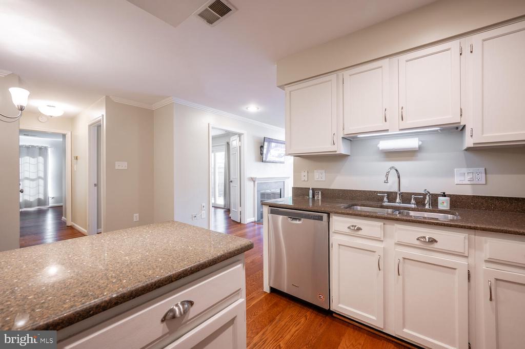 6052 ESSEX HOUSE SQUARE A 6052A