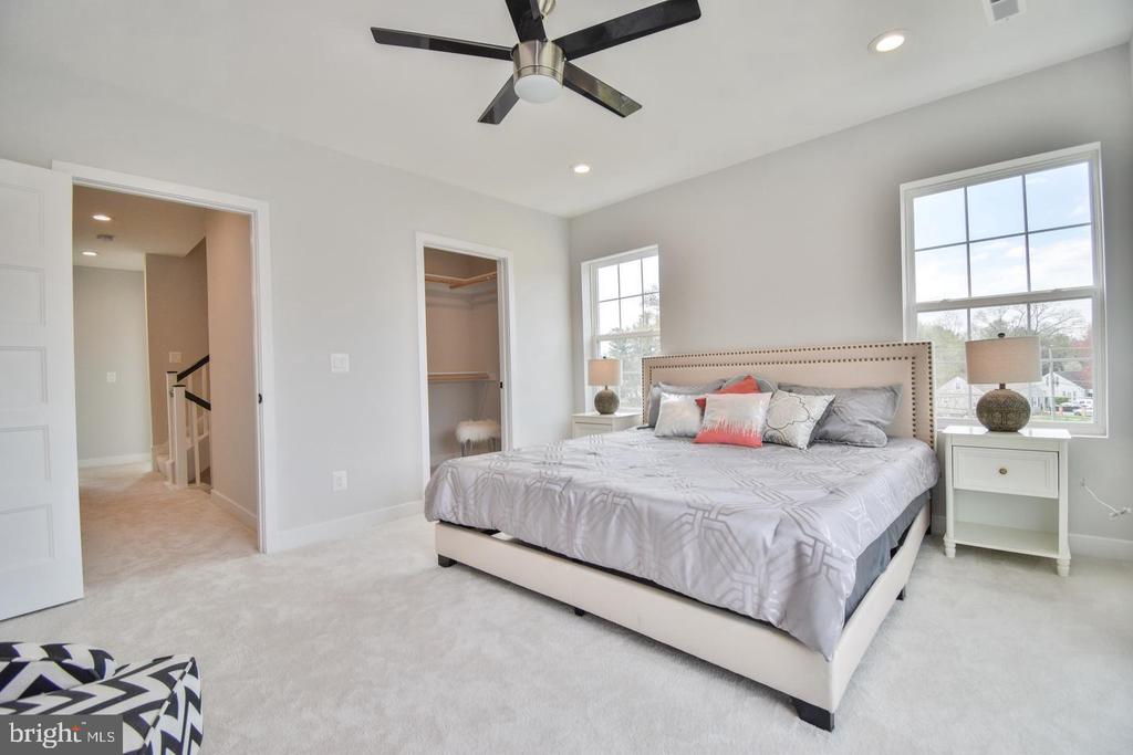 8276 SAFARIAN WAY
