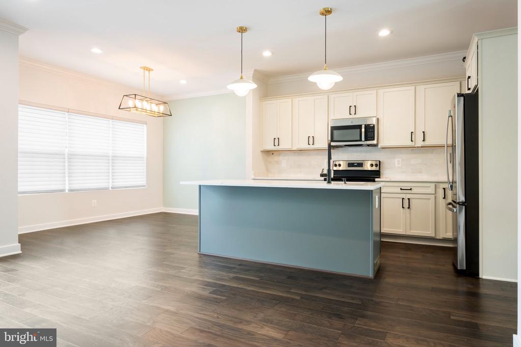 8276 SAFARIAN WAY