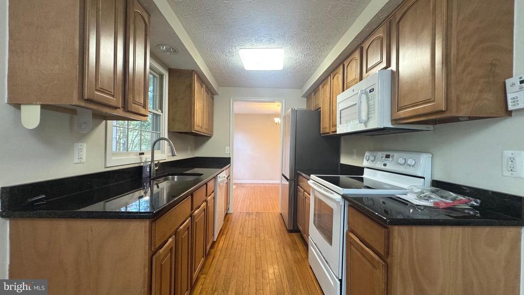 5726 OAK FERN COURT