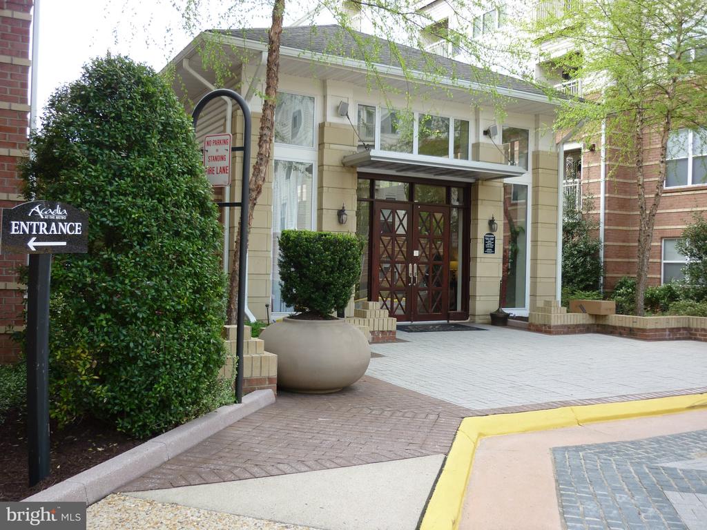 9480 VIRGINIA CENTER BOULEVARD Unit: 12