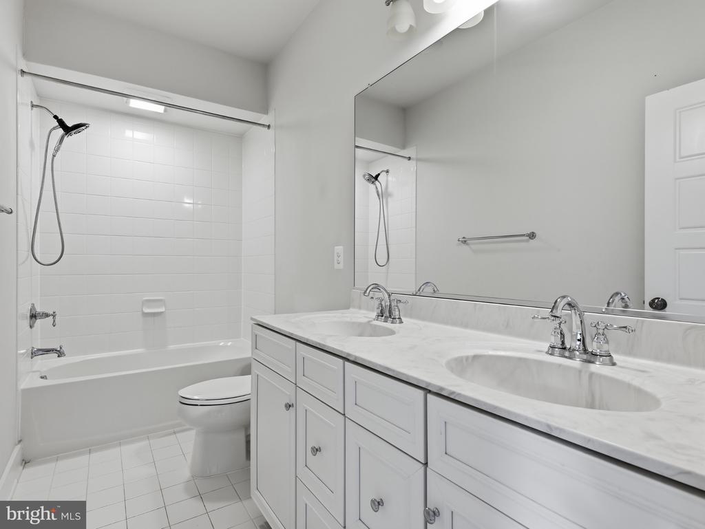2626 LASSEN WALK Unit: B