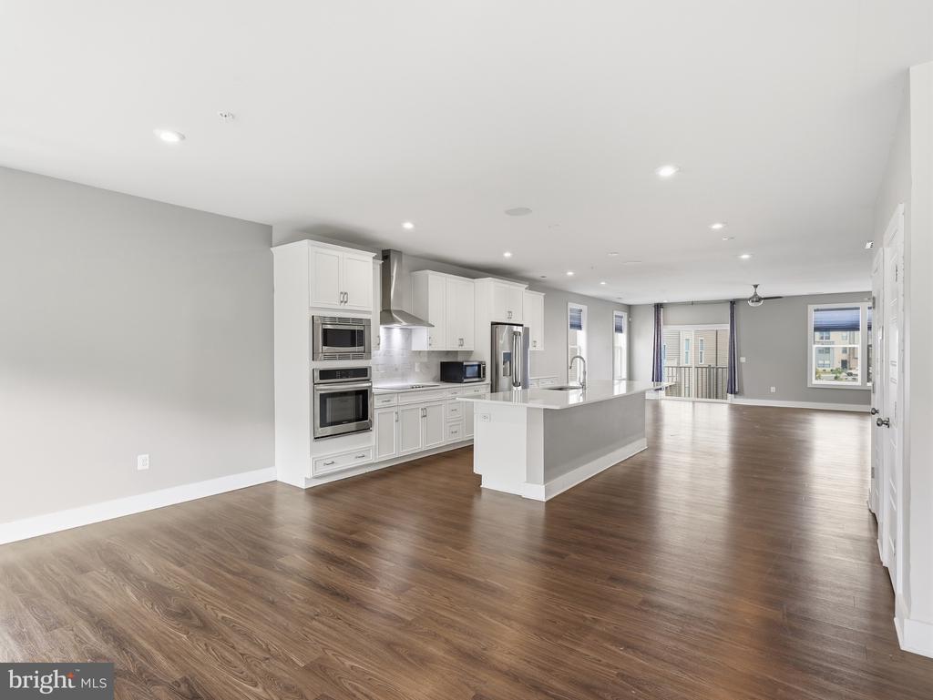 2626 LASSEN WALK Unit: B
