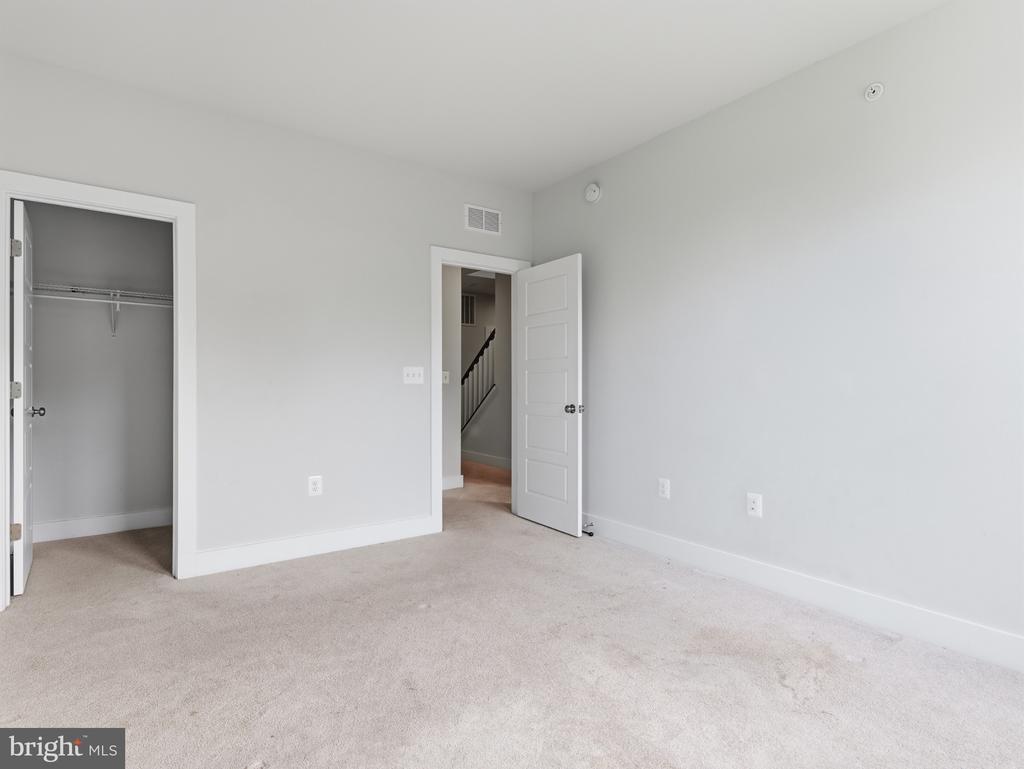 2626 LASSEN WALK Unit: B