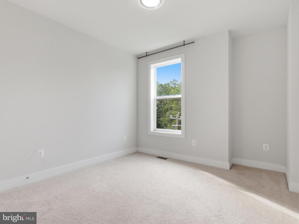 2626 LASSEN WALK Unit: B