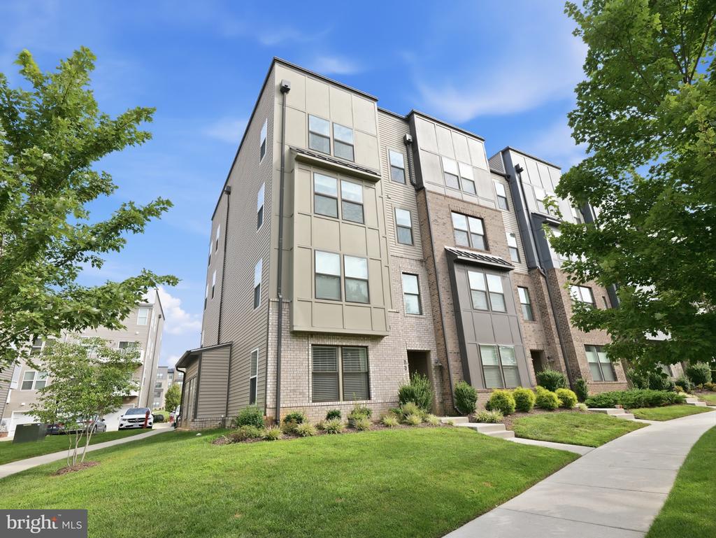 2626 LASSEN WALK Unit: B