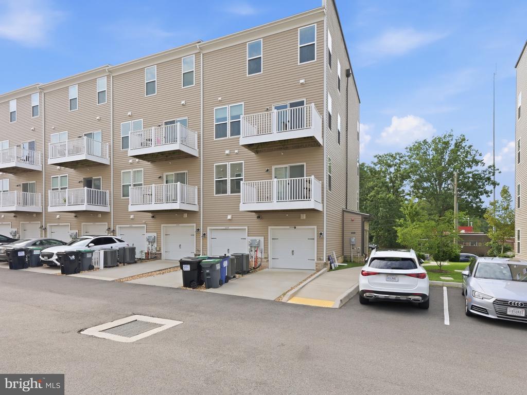 2626 LASSEN WALK Unit: B