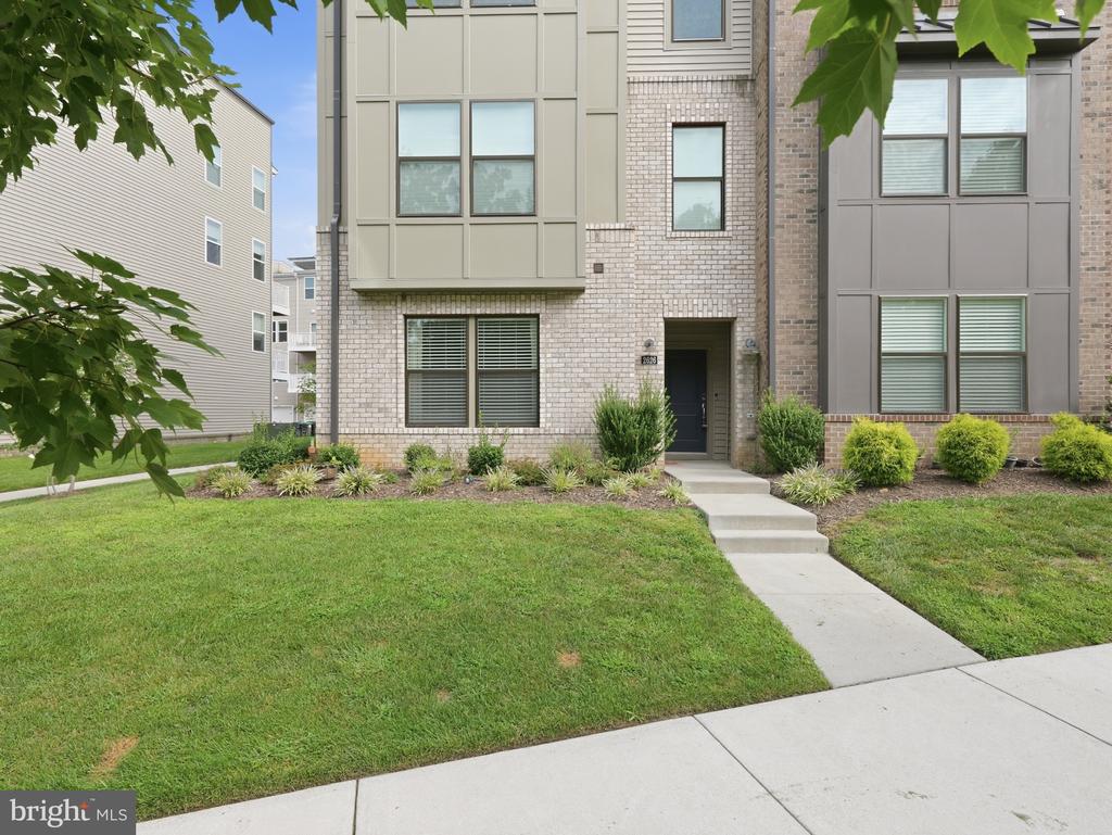 2626 LASSEN WALK Unit: B
