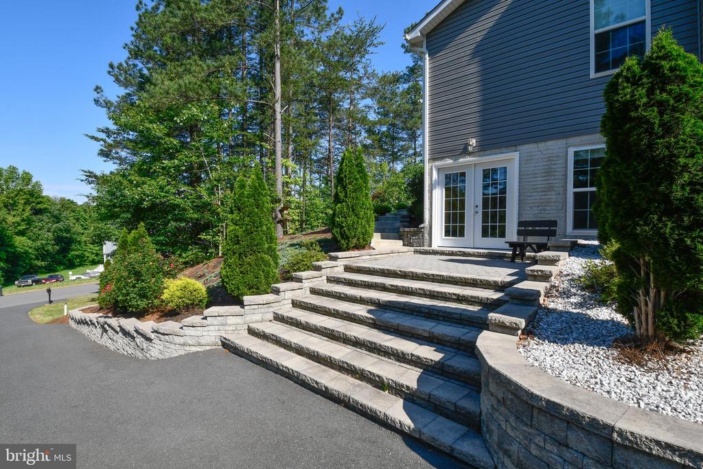 8207 BUCKTHORNE RUN