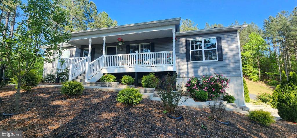 8207 BUCKTHORNE RUN
