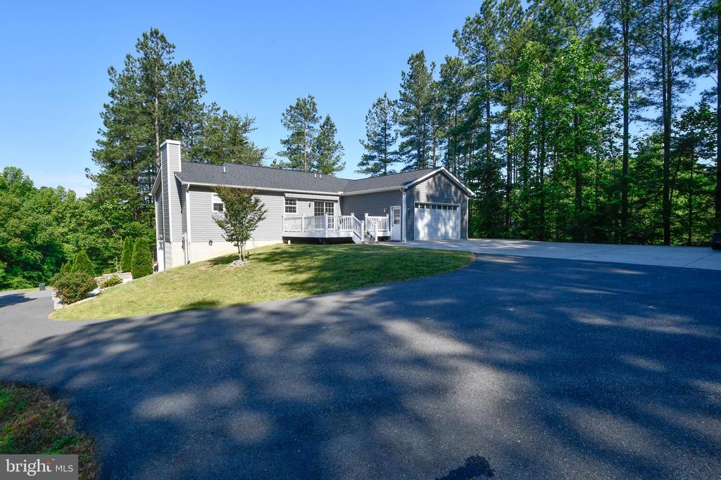 8207 BUCKTHORNE RUN
