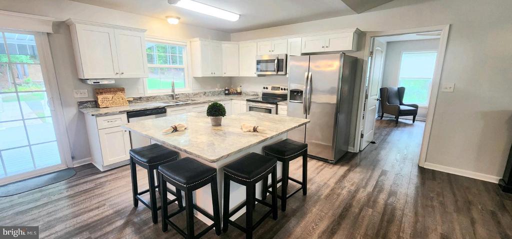 8207 BUCKTHORNE RUN