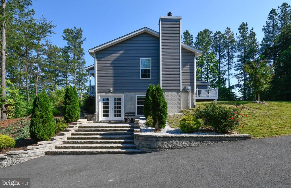 8207 BUCKTHORNE RUN