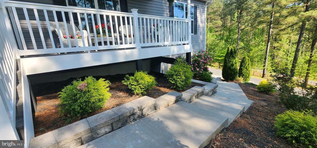 8207 BUCKTHORNE RUN