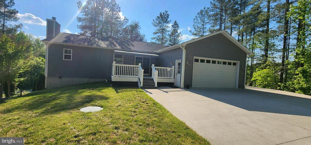 8207 BUCKTHORNE RUN