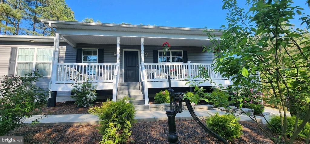 8207 BUCKTHORNE RUN
