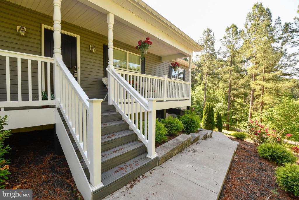 8207 BUCKTHORNE RUN