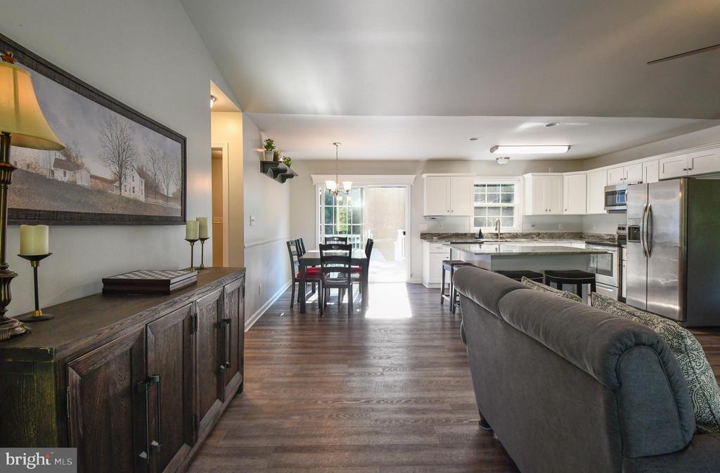 8207 BUCKTHORNE RUN