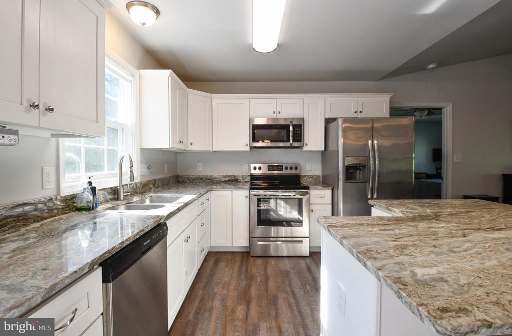 8207 BUCKTHORNE RUN