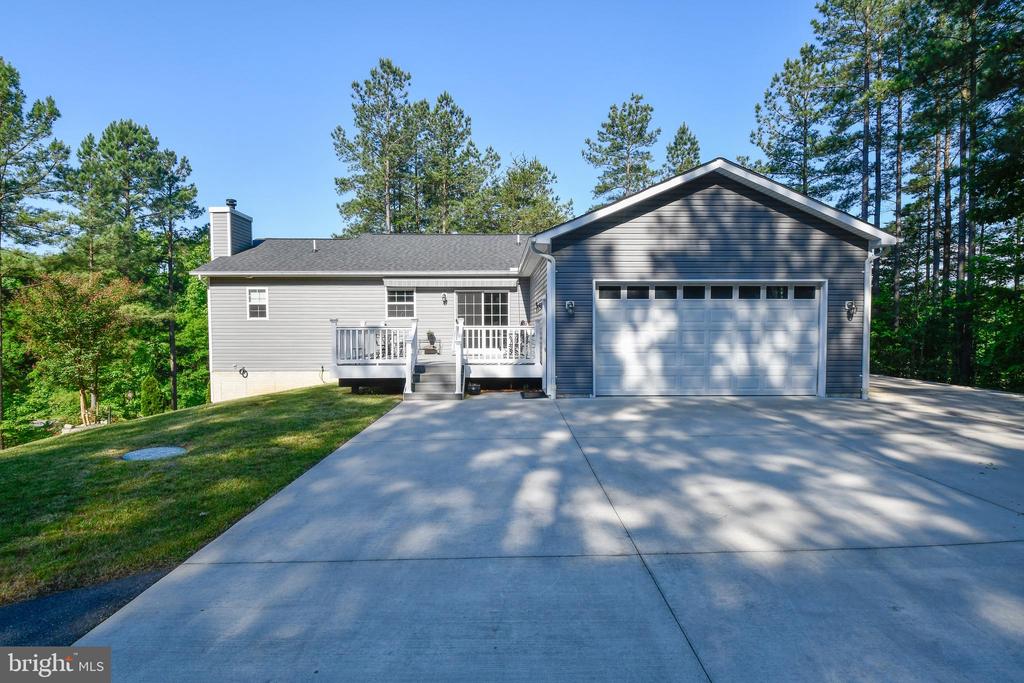 8207 BUCKTHORNE RUN