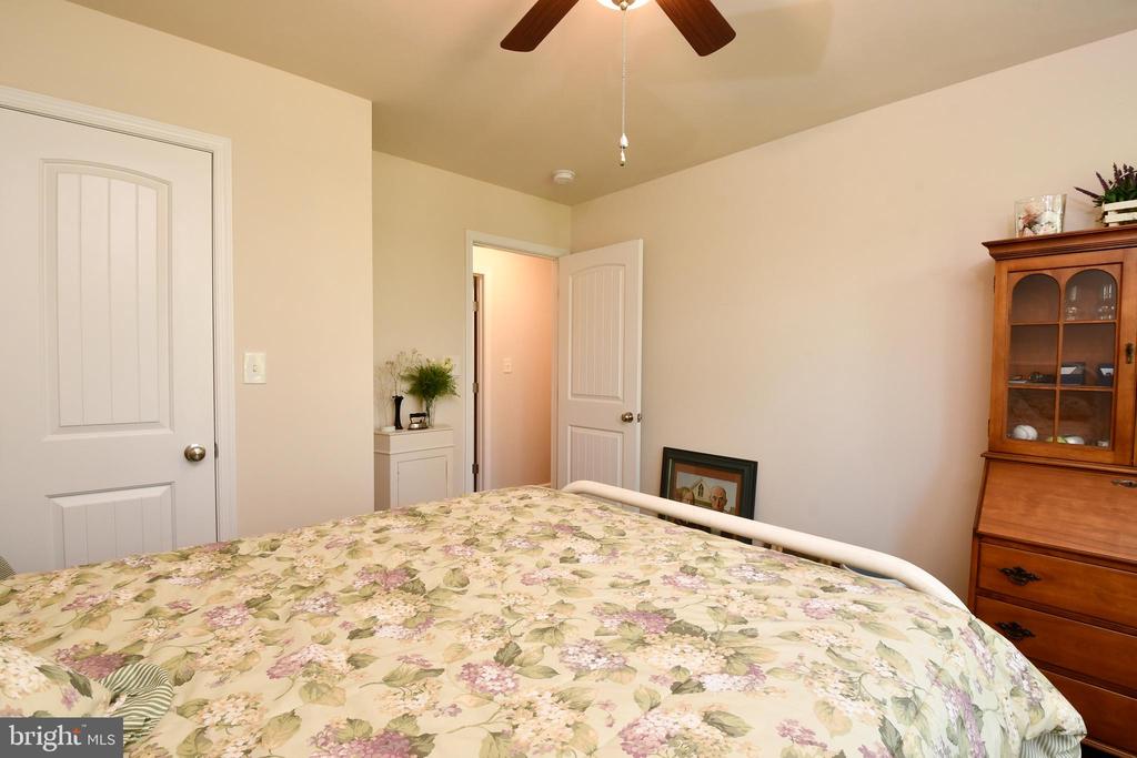 8207 BUCKTHORNE RUN