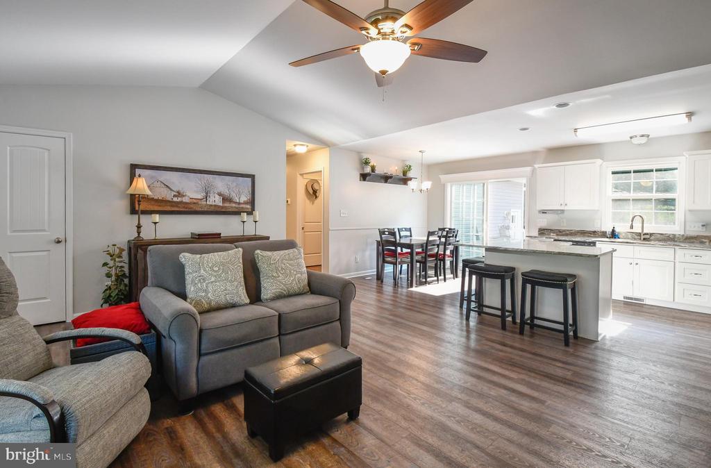 8207 BUCKTHORNE RUN