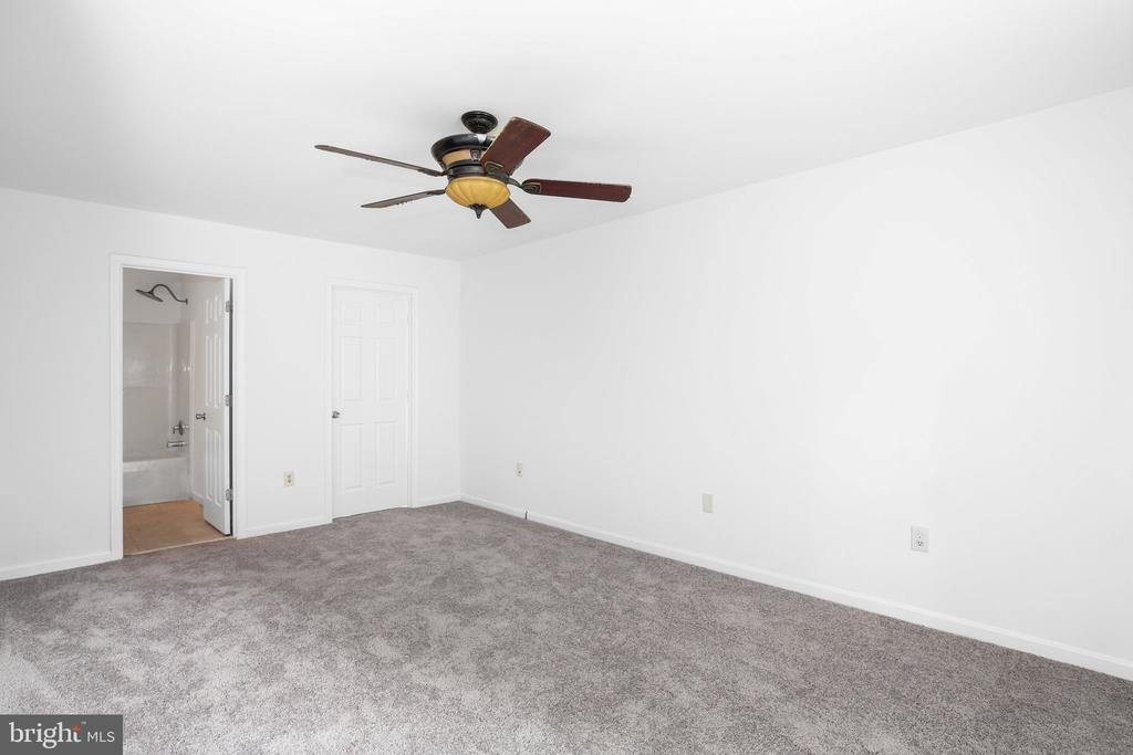 10429 HUTCHISON LANE