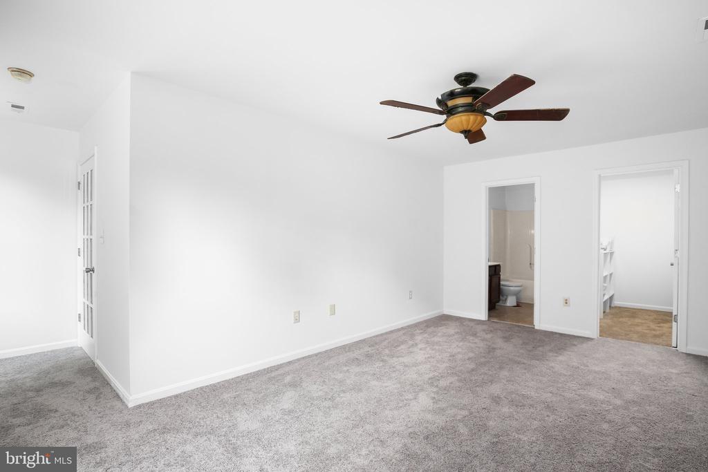 10429 HUTCHISON LANE