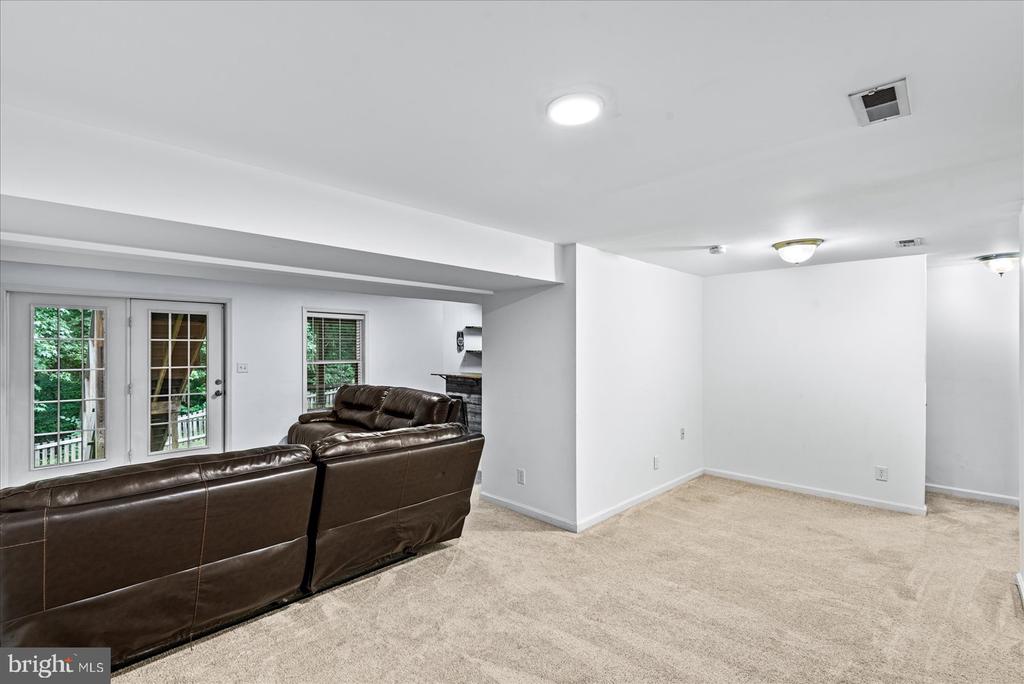 8487 REAGAN DRIVE