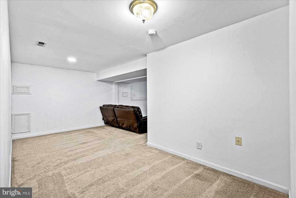 8487 REAGAN DRIVE