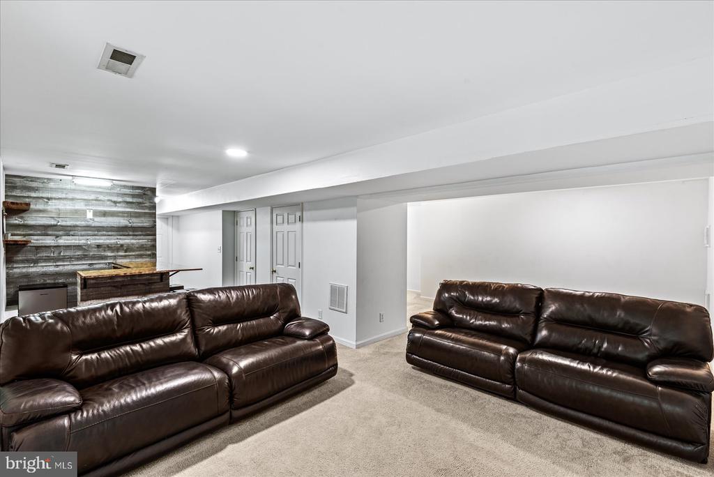 8487 REAGAN DRIVE