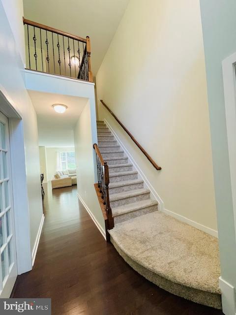 6088 HOBART CIRCLE