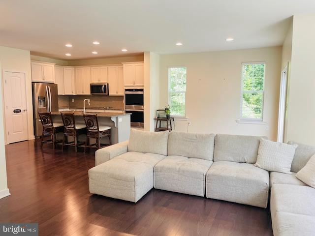 6088 HOBART CIRCLE