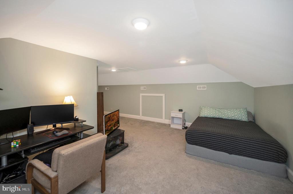 4239 GREEN HEIGHTS LANE