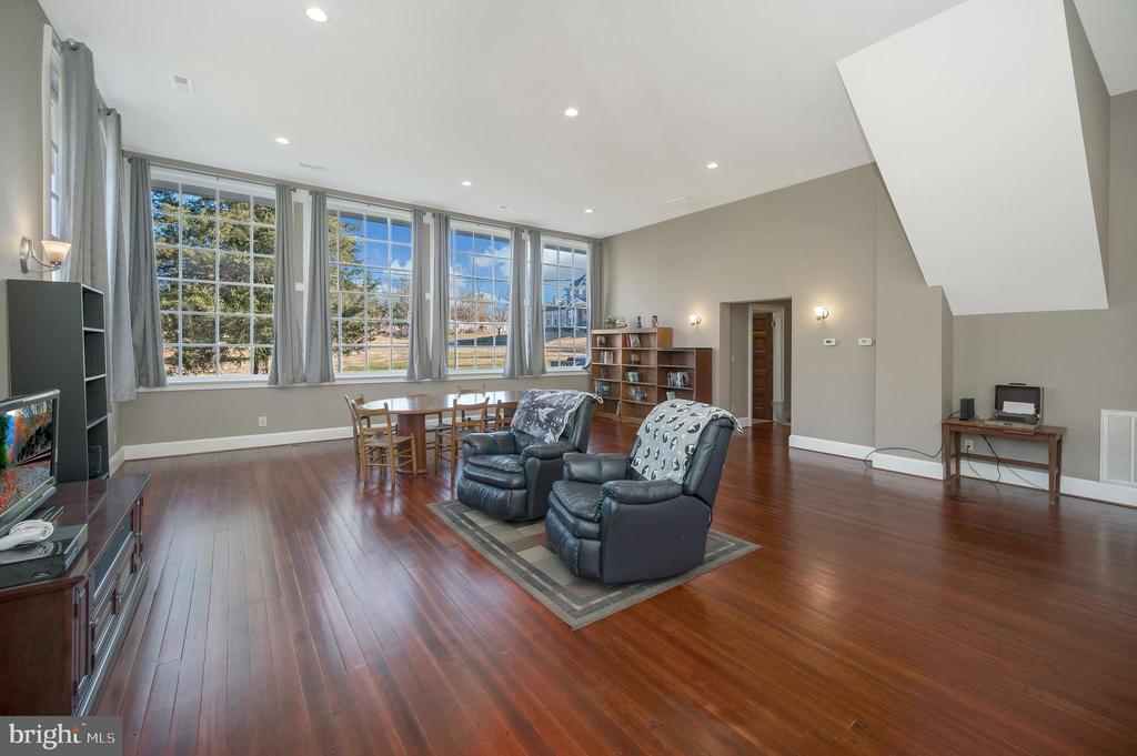 4239 GREEN HEIGHTS LANE