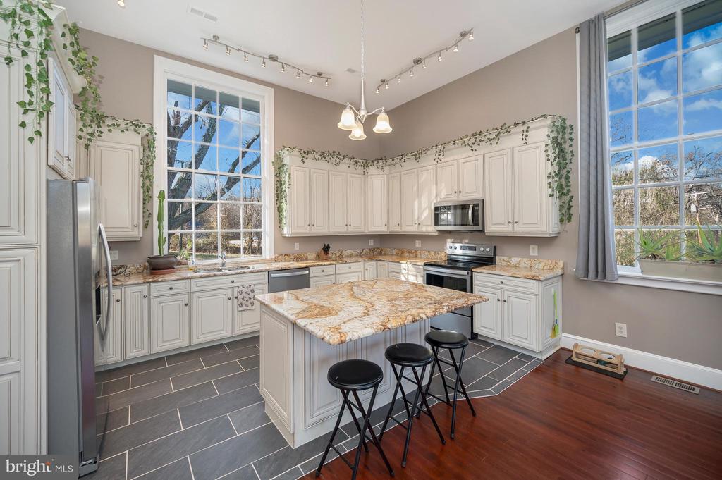 4239 GREEN HEIGHTS LANE