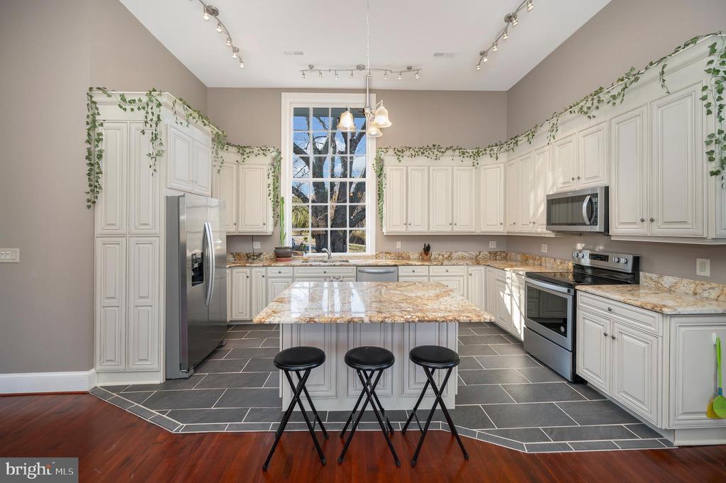 4239 GREEN HEIGHTS LANE