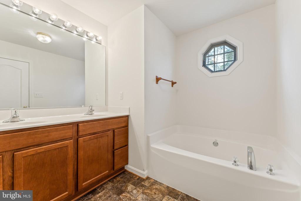 9567 BARBARAS WAY