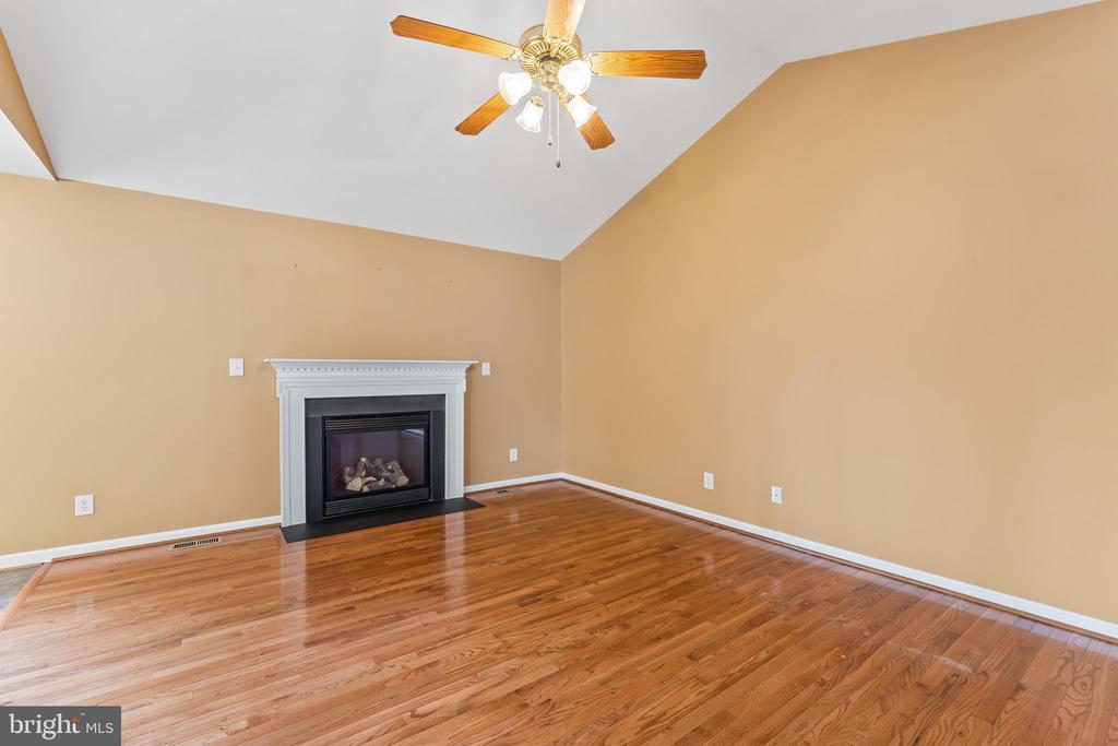9567 BARBARAS WAY