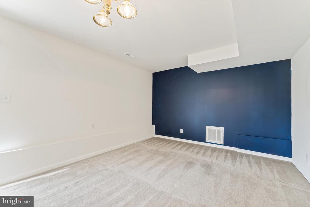 9567 BARBARAS WAY