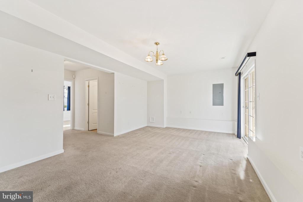 9567 BARBARAS WAY