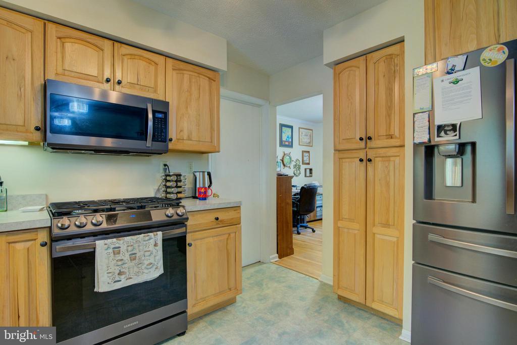 8406 CEDAR LANE