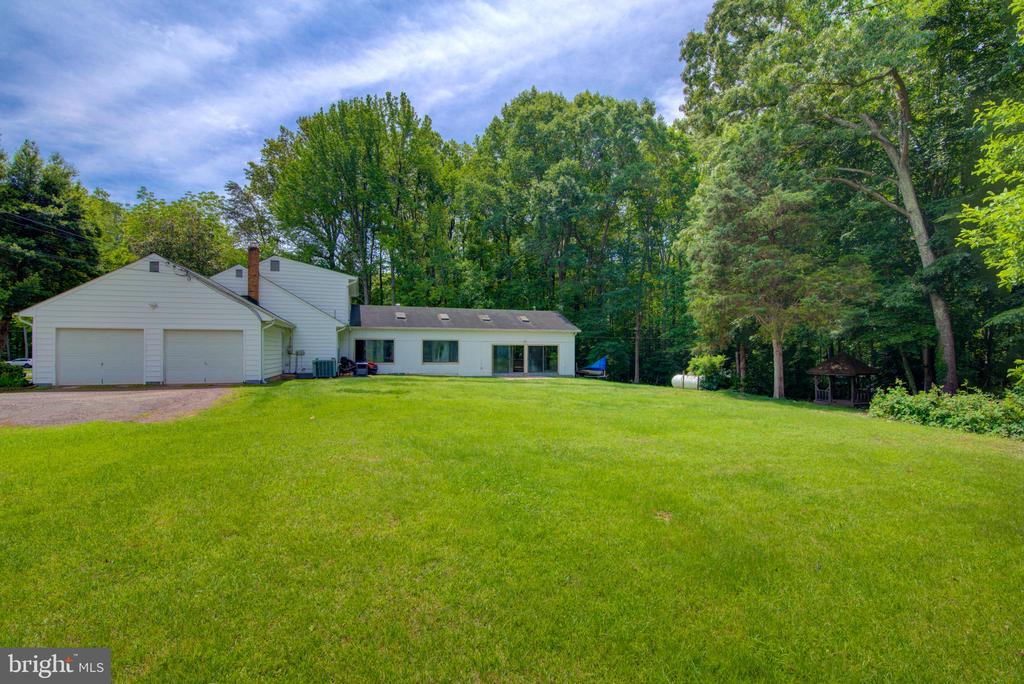 8406 CEDAR LANE