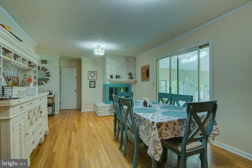 8406 CEDAR LANE