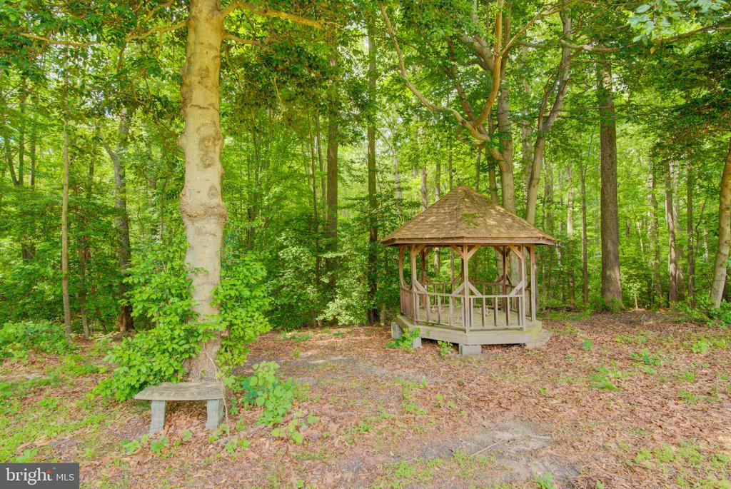 8406 CEDAR LANE