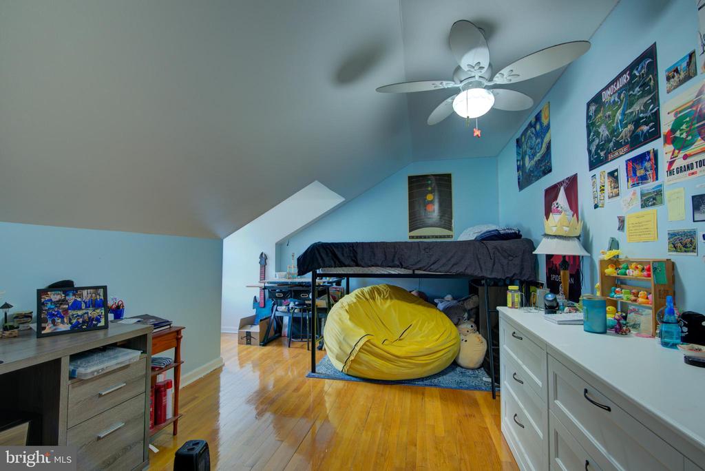 8406 CEDAR LANE