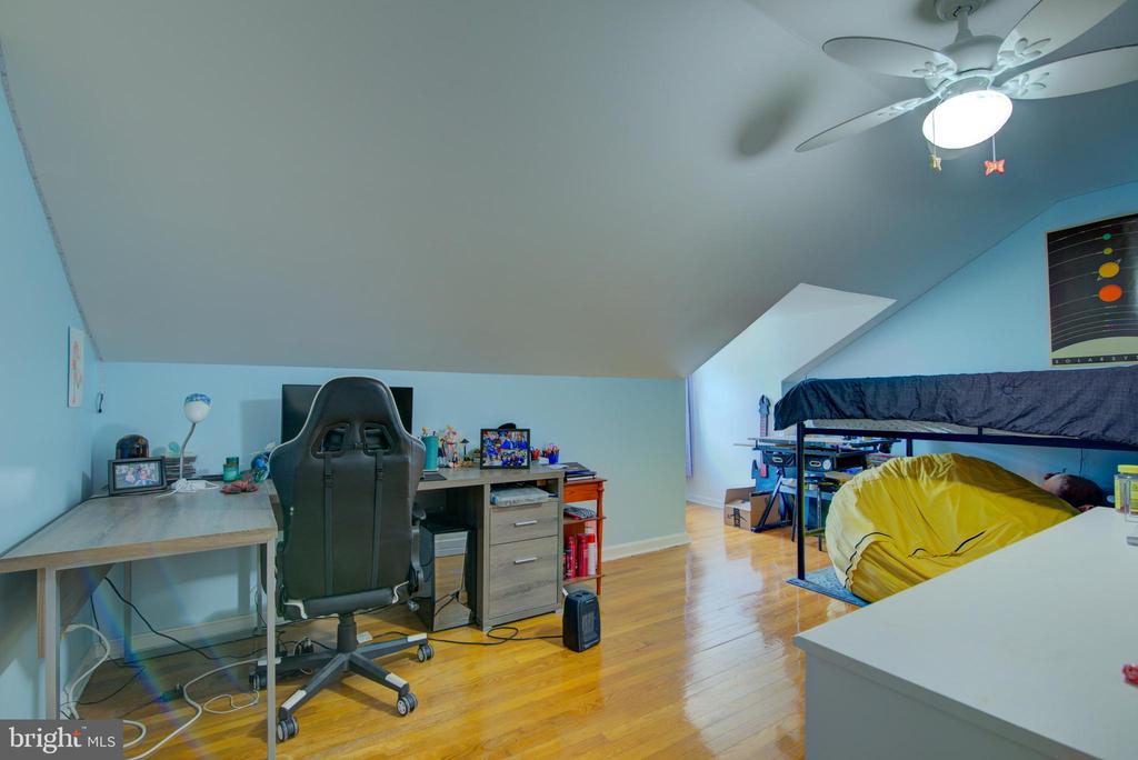 8406 CEDAR LANE